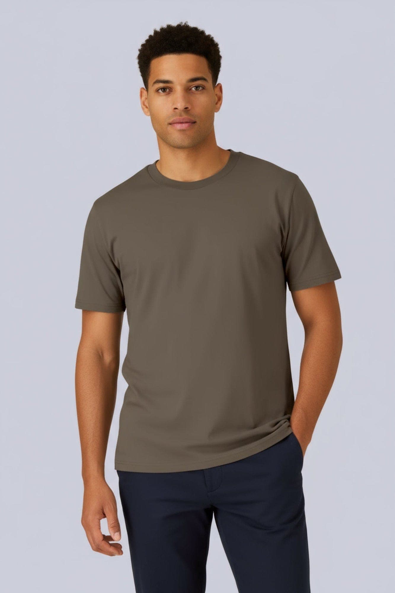 T-shirt Classica Marrone e mocha, indossata, vista frontale