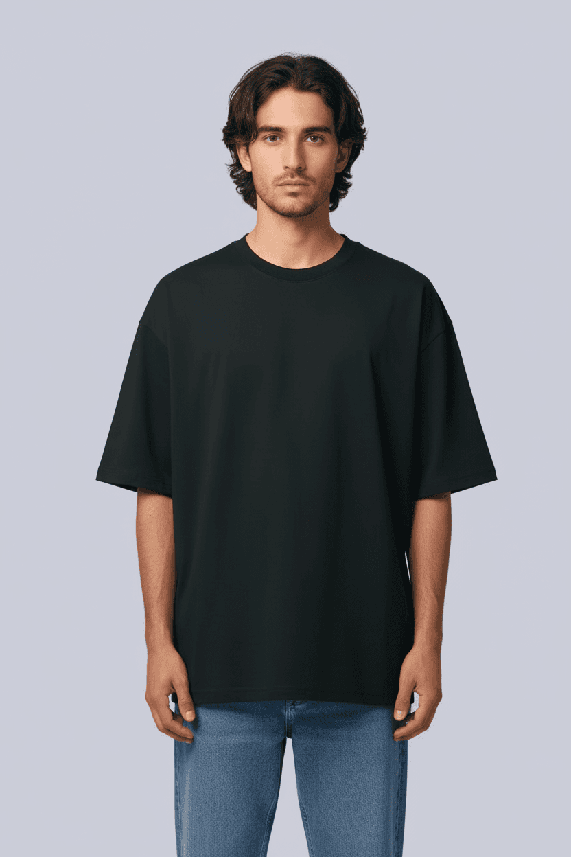 T-shirt Oversize Nero, indossata, vista frontale