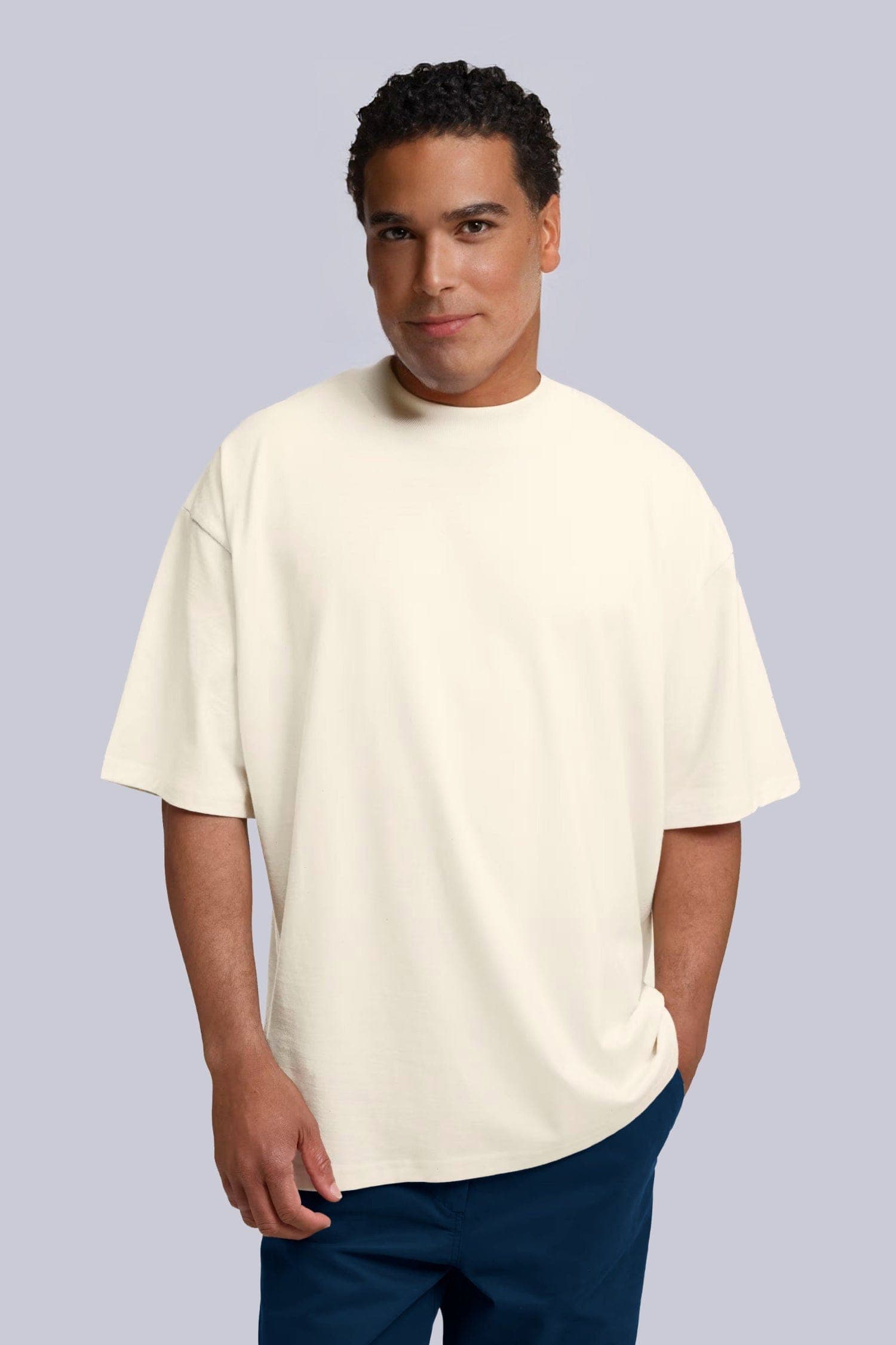 T-shirt Oversize Ecru e lino naturale, indossata, vista frontale